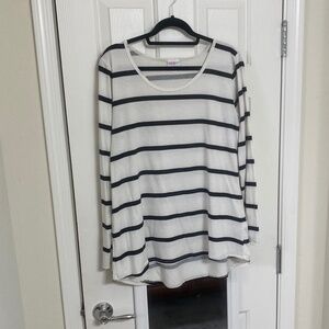 NWOT LulaRoe Lynnae Long Sleeve Top (L)